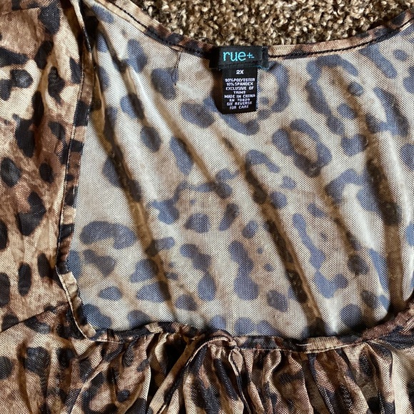 Woman’s Rue21 Top Leopard 2X - Picture 2 of 2